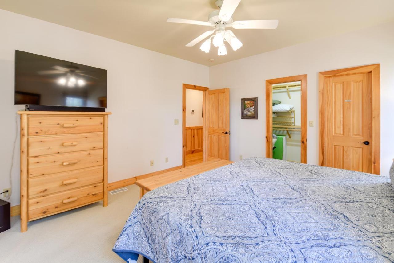 Inviting Cashiers Condo Deck And Golf Course Views! エクステリア 写真
