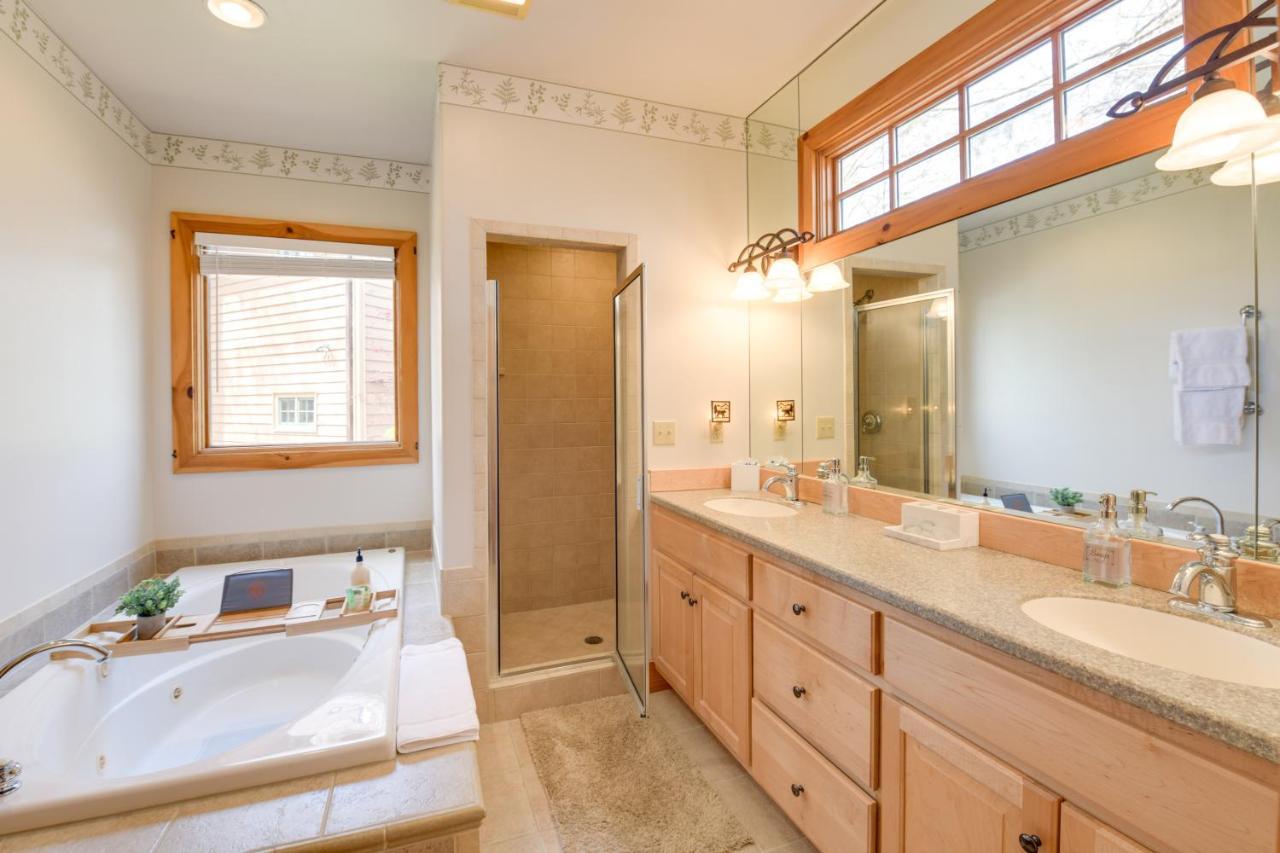 Inviting Cashiers Condo Deck And Golf Course Views! エクステリア 写真