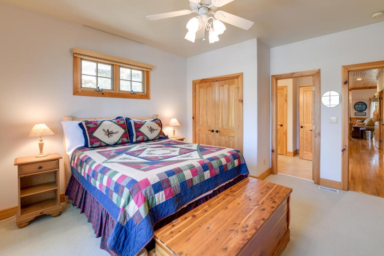 Inviting Cashiers Condo Deck And Golf Course Views! エクステリア 写真